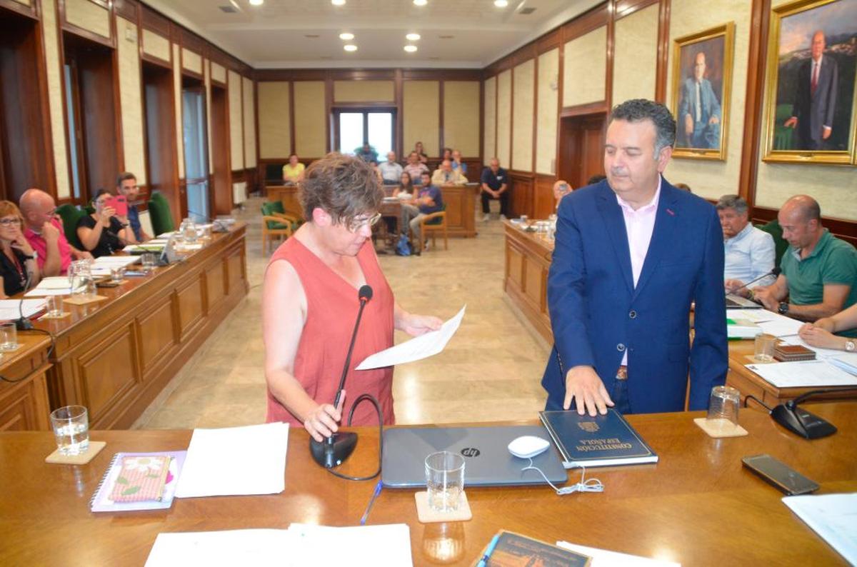 Raúl Hernández durante su toma de posesión como concejal hace dos años