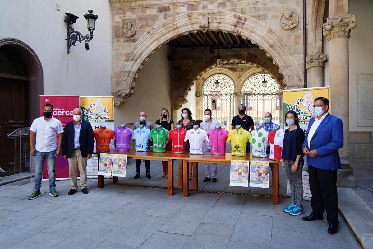 Organización, autoridades y patrocinadores presentan la 49ª edición de La Vuelta charra en el patio de La Salina