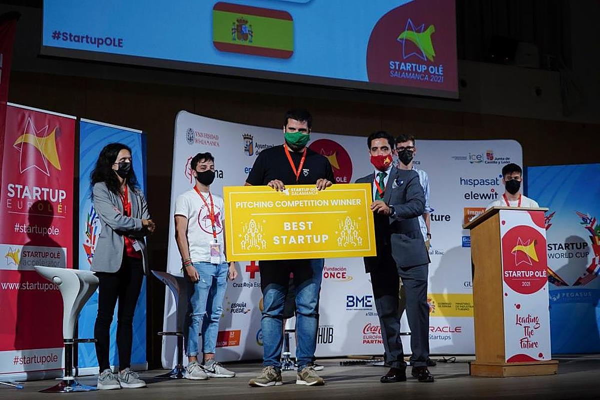 Emilio Froján recibe el premio a la mejor startup