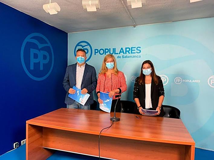 Raúl Hernández, Carmen Sánchez Bellota y Rosa Esteban.