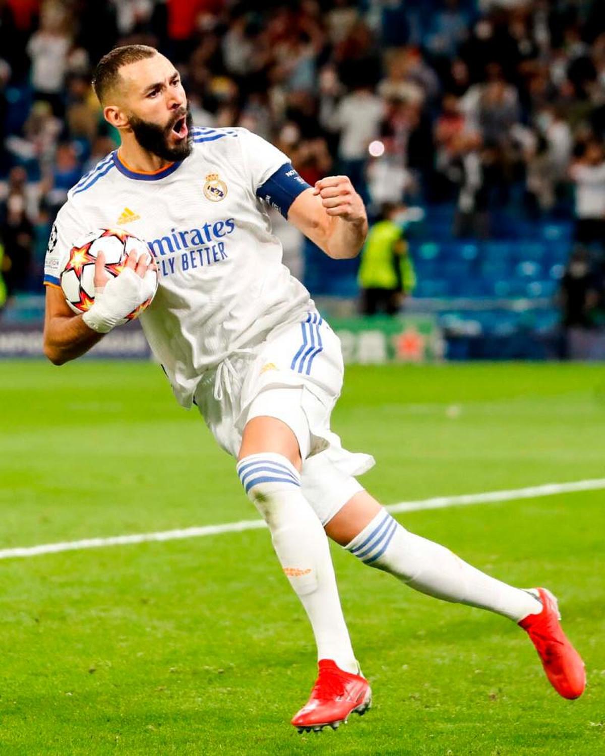 Benzema celebra el gol marcado de penalti.