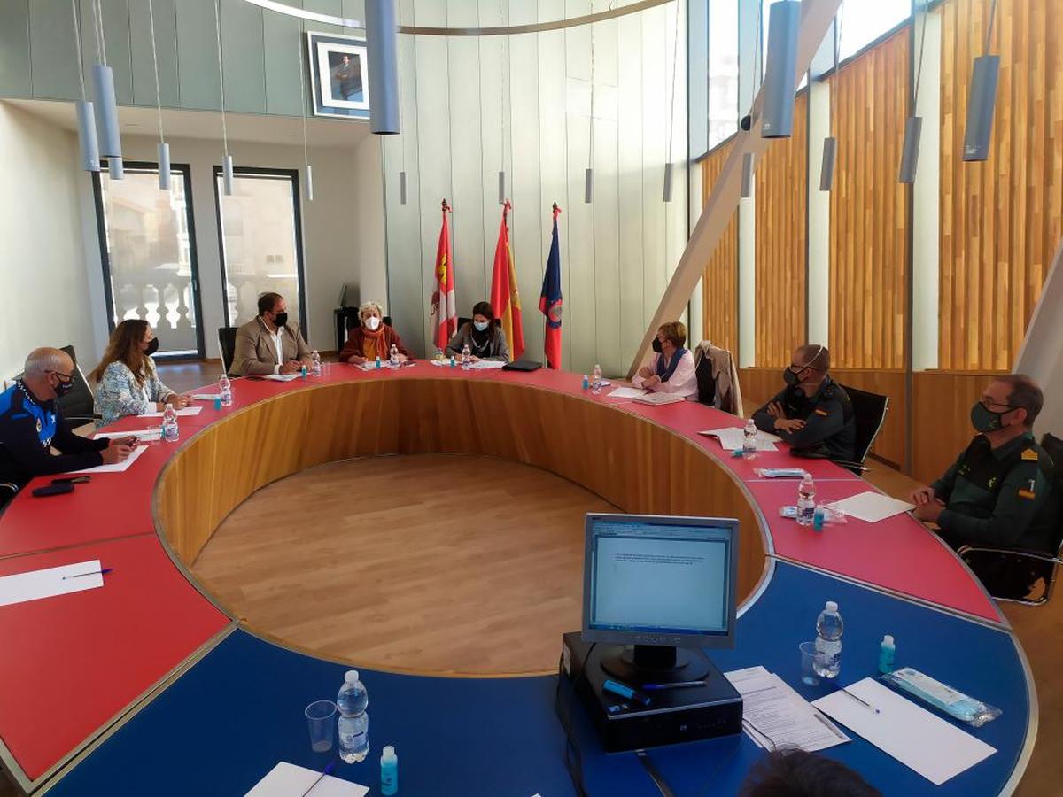 La reunión se celebró ayer en el salón de plenos del Ayuntamiento de Guijuelo