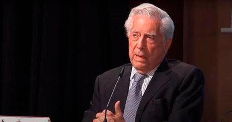 El escritor Mario Vargas Llosa