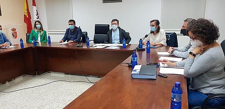 Ediles en la sesión plenaria del Consistorio de Cabrerizos.