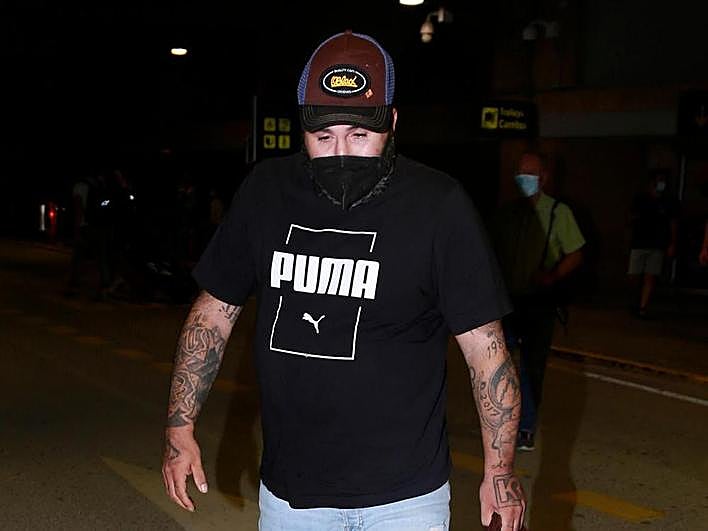 Kiko Rivera, cabizbajo a su llegada a Sevilla.