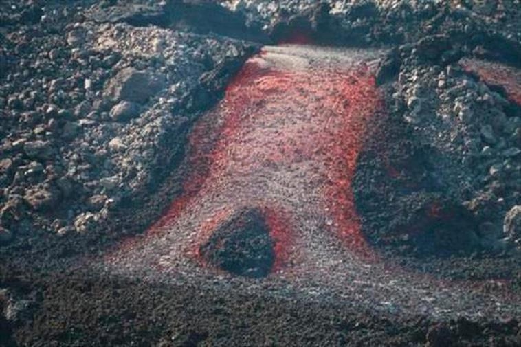 La lava en  su llegada al mar.