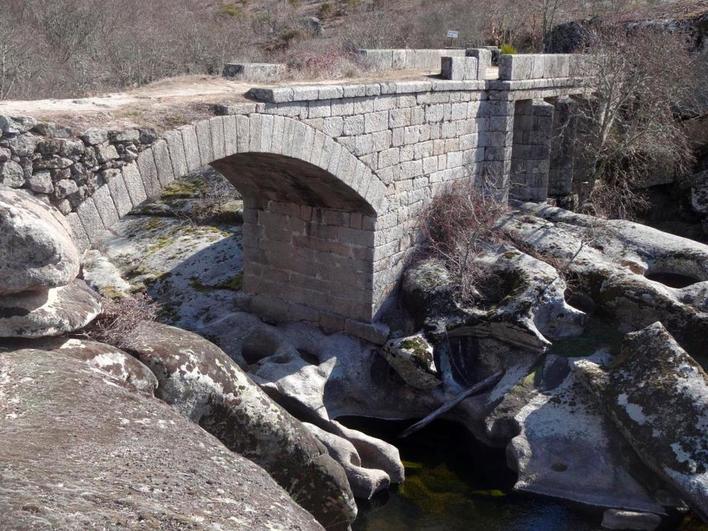 Imagen del Puente de Rando, la nueva incorporación a la lista roja del patrimonio.