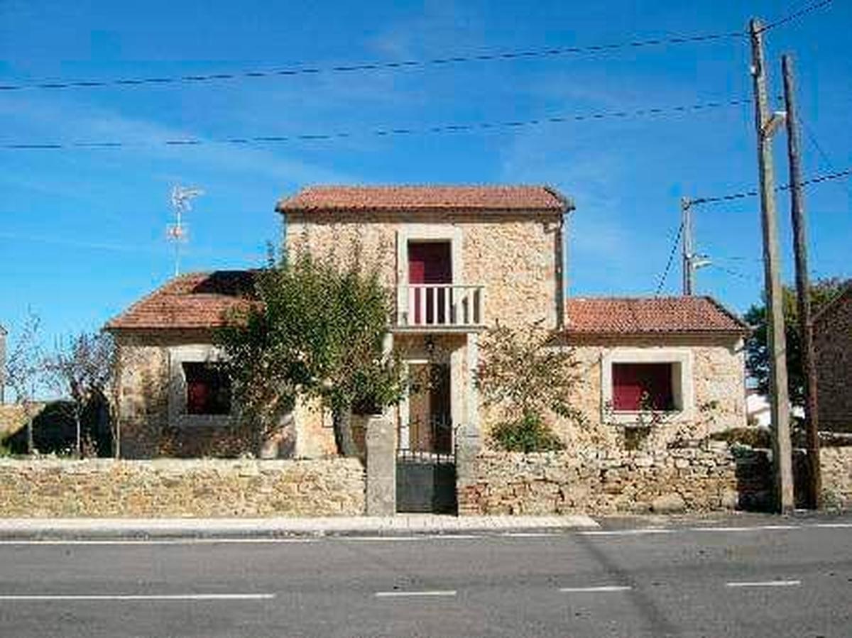 Casa rural en la localidad arribeña de La Zarza de Pumareda