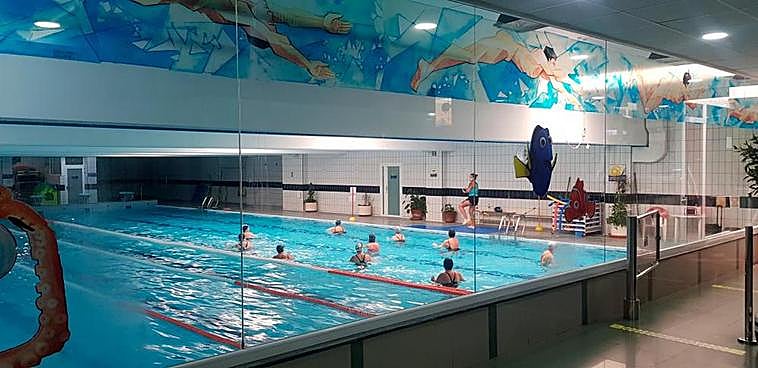 Una de las actividades en la piscina climatizada del Centro Integral Deportivo.