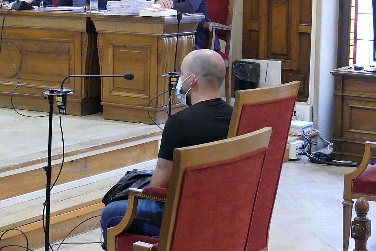 El acusado, al inicio del juicio que ayer arrancó en la Audiencia Provincial de Salamanca
