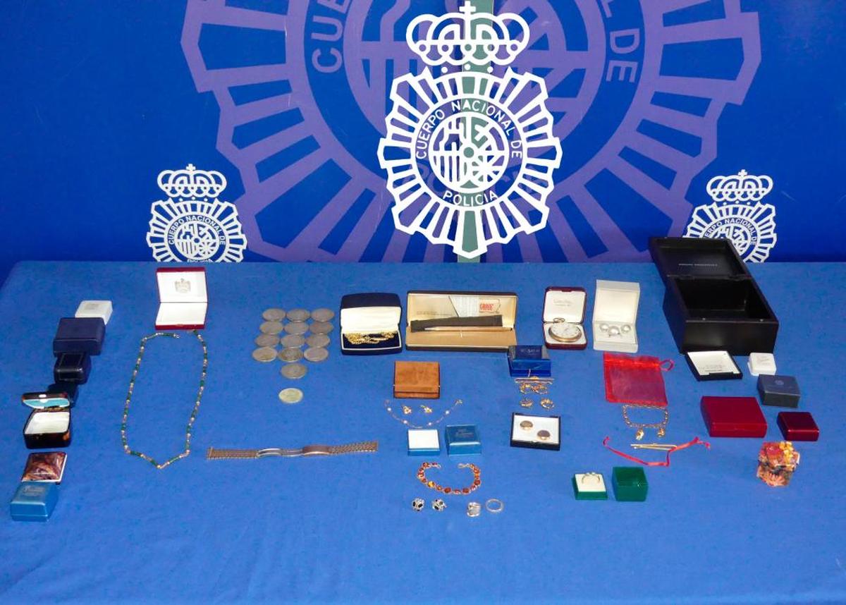 Detenida por robar 8.000 euros en joyas en casas en las que limpiaba