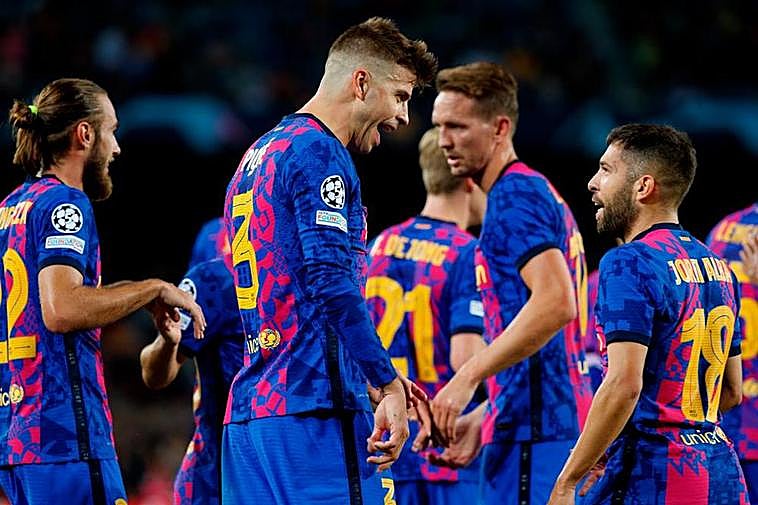 Piqué celebra su tanto.