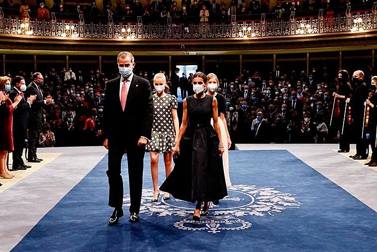 Los reyes Felipe VI y Letizia, junto a sus hijas