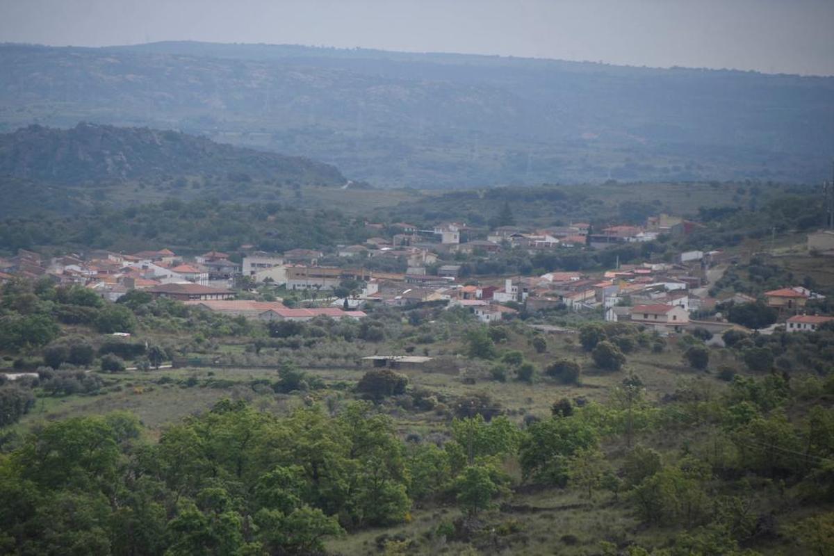 Vista de la población arribeña de Villarino de los Aires.