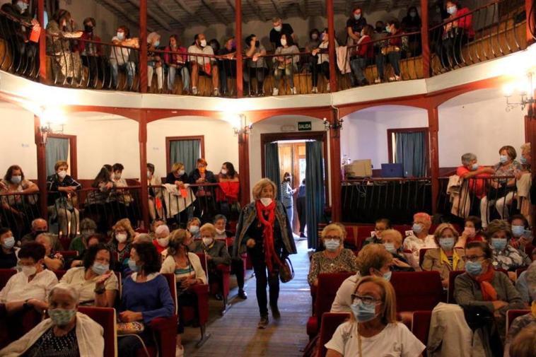 El teatro “León Felipe” de Sequeros, sede del programa cultural.