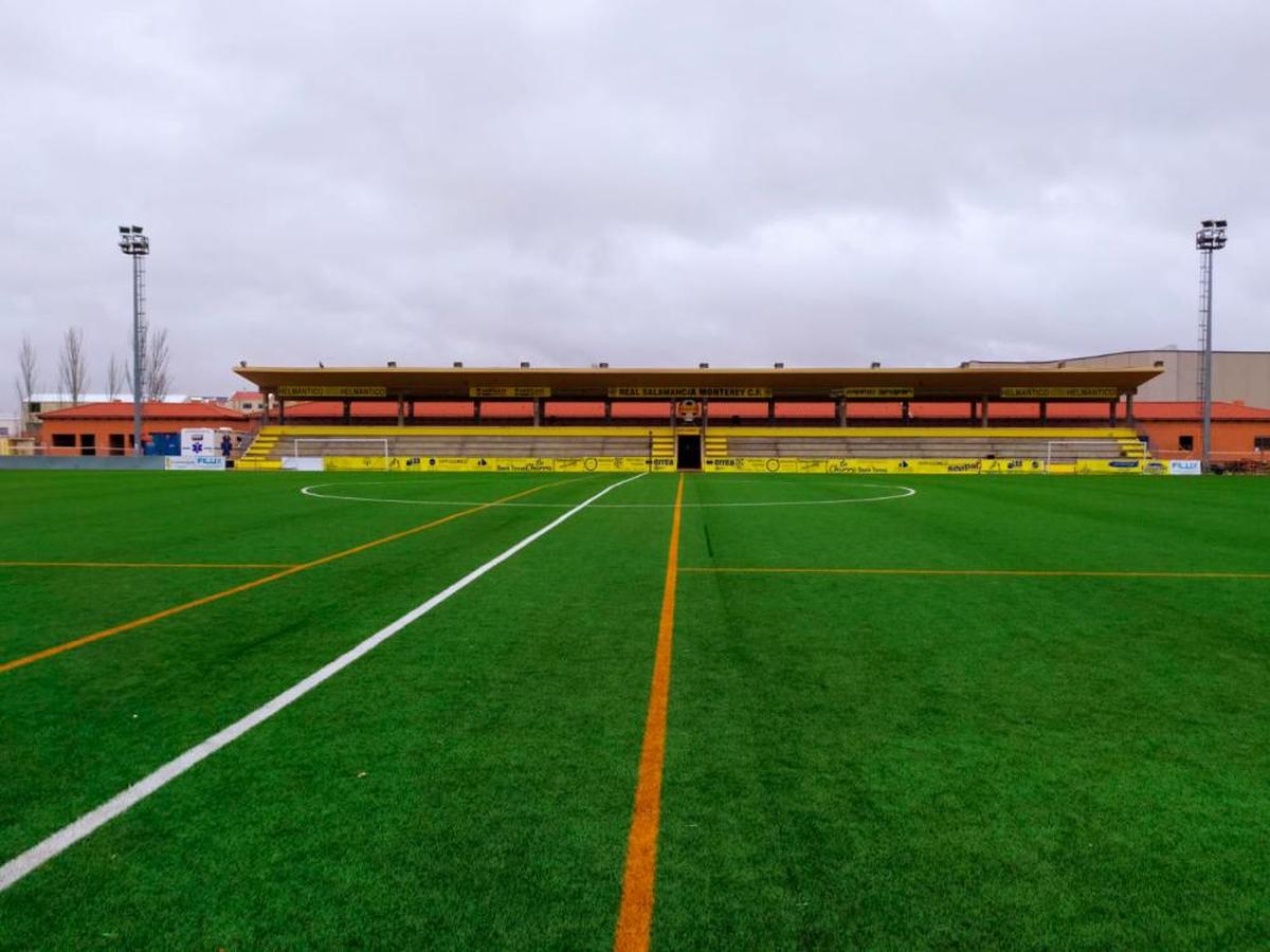 Vista general del renovado campo de fútbol Reina Sofía donde juega el Real Salamanca Monterrey