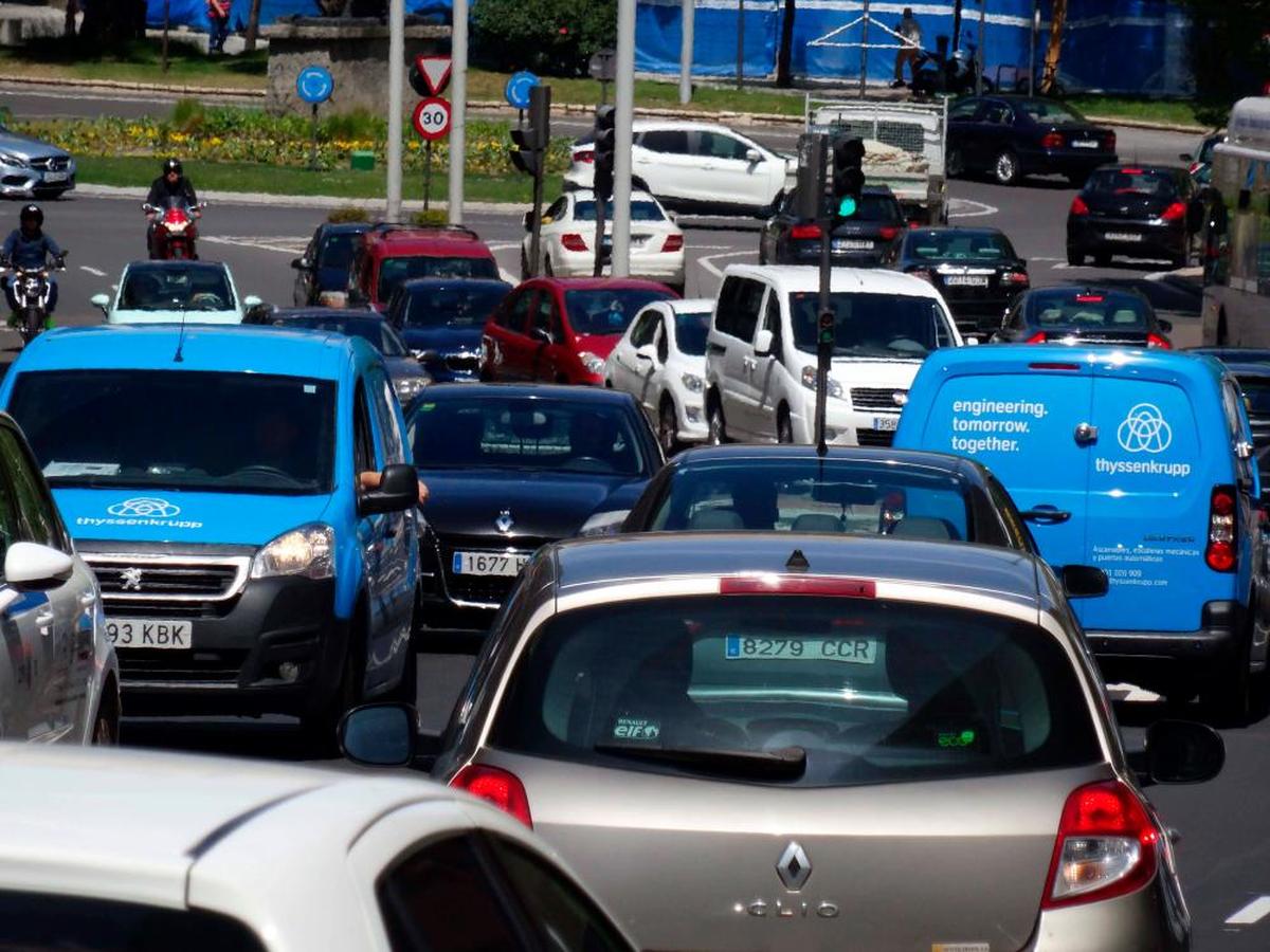 Coches circulan por una de las vías de acceso a Salamanca.