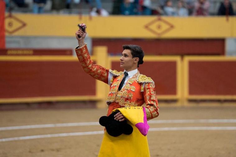 Manuel Diosleguarde con la oreja cortada.