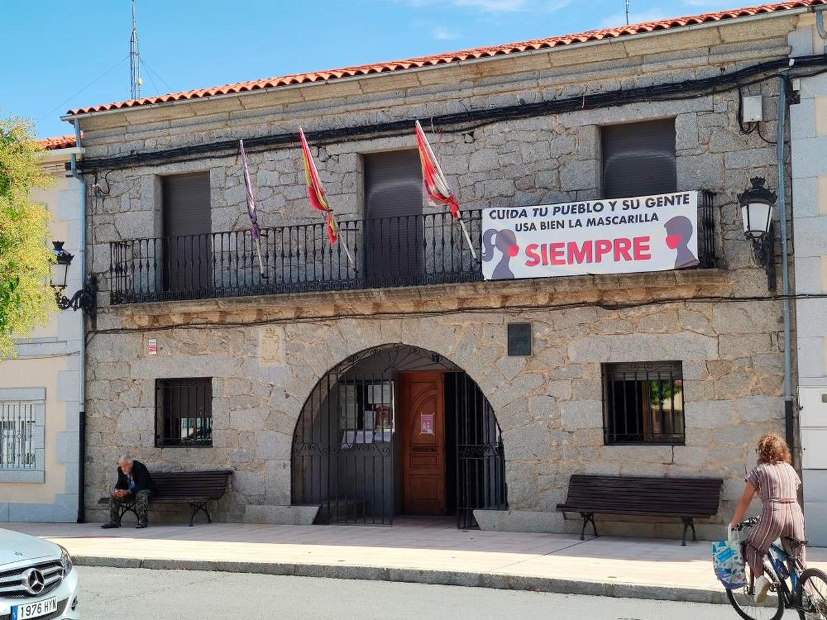 Fachada principal del Consistorio alaraceño, ubicado en la plaza de la Constitución.