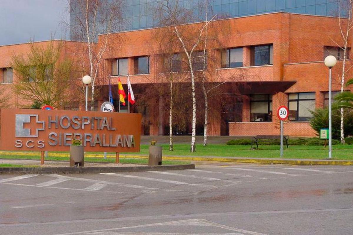 Hospital de Sierrallana, donde falleció el joven