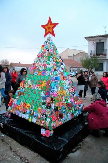Árbol de Navidad que realizaron los vecino de Matilla en 2019.