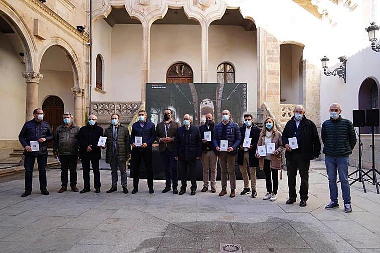 Representantes de la Diputación, delegados de patrimonio y alcaldes en la presentación de la ruta virtual