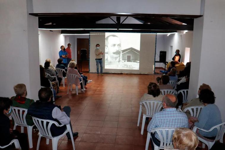 Proyección en Frades del documental sobre el poeta el pasado mes de junio