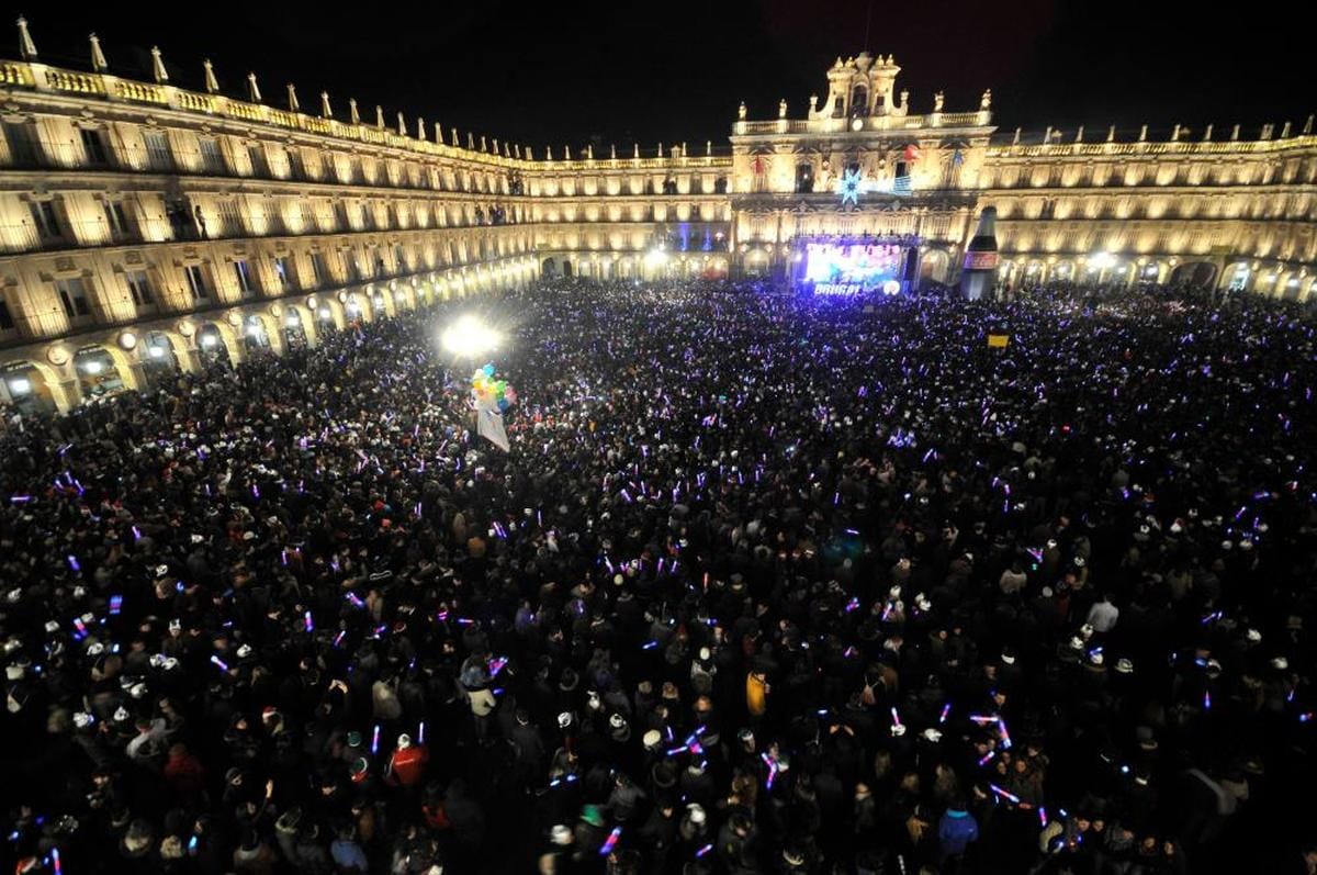 La Plaza Mayor de Salamanca durante una Nochevieja Universitaria