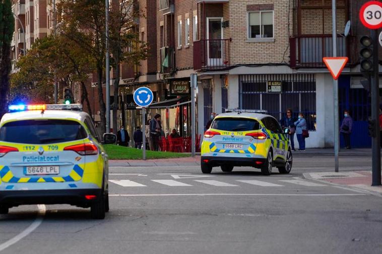 Dos vehículos de la Policía Local