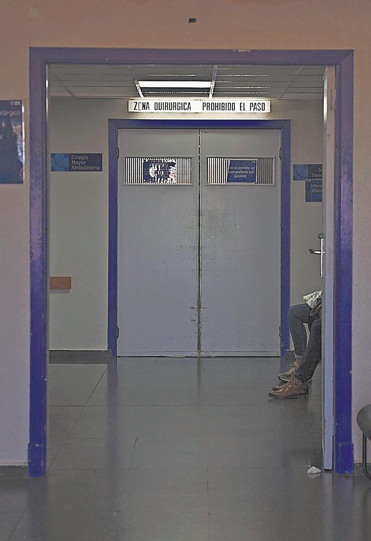 Acceso a los quirófanos de Cirugía Mayor Ambulatoria en el Hospital Virgen de la Vega.