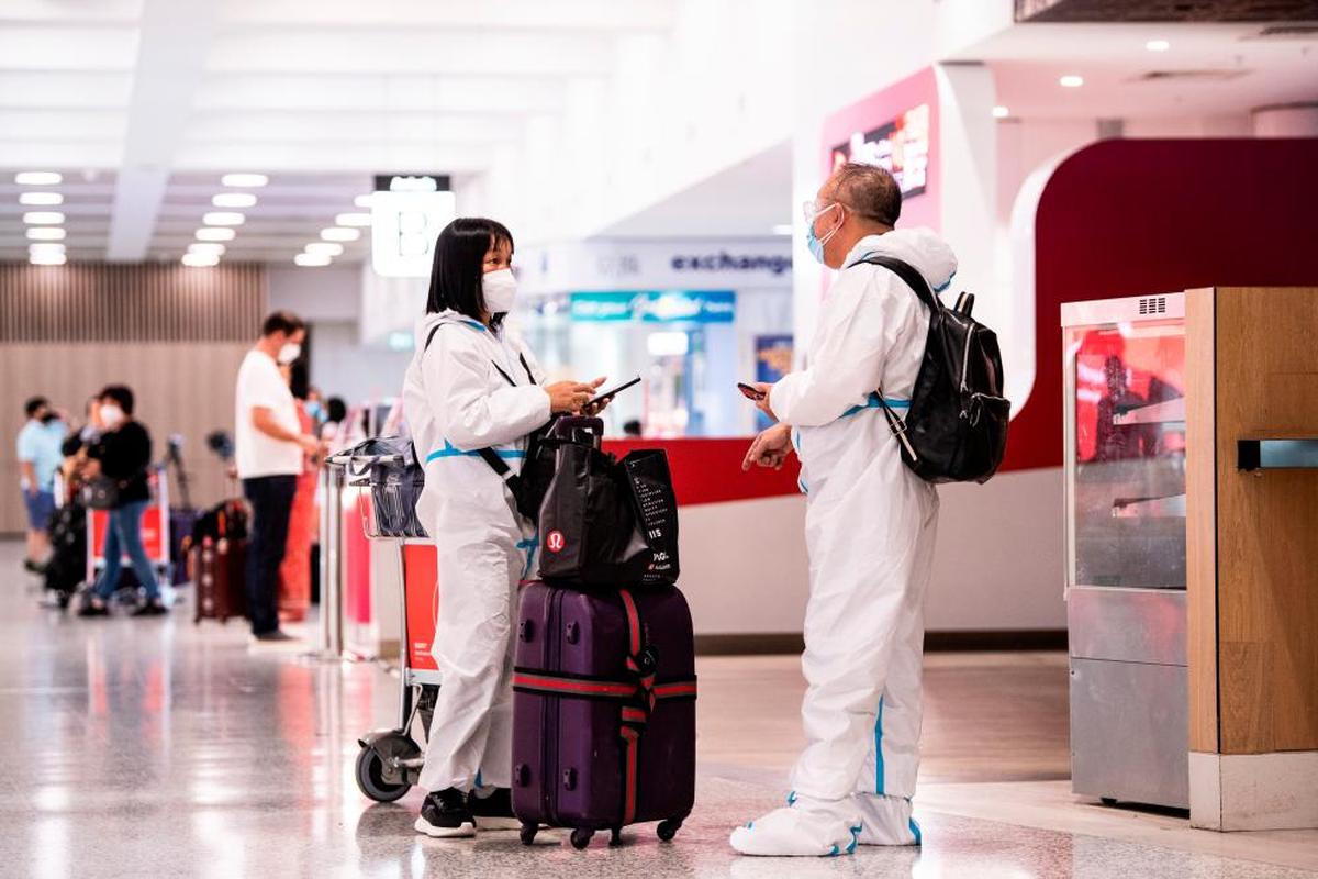 Las medidas de seguridad se extreman en los aeropuertos internacionales por la variante ómicron