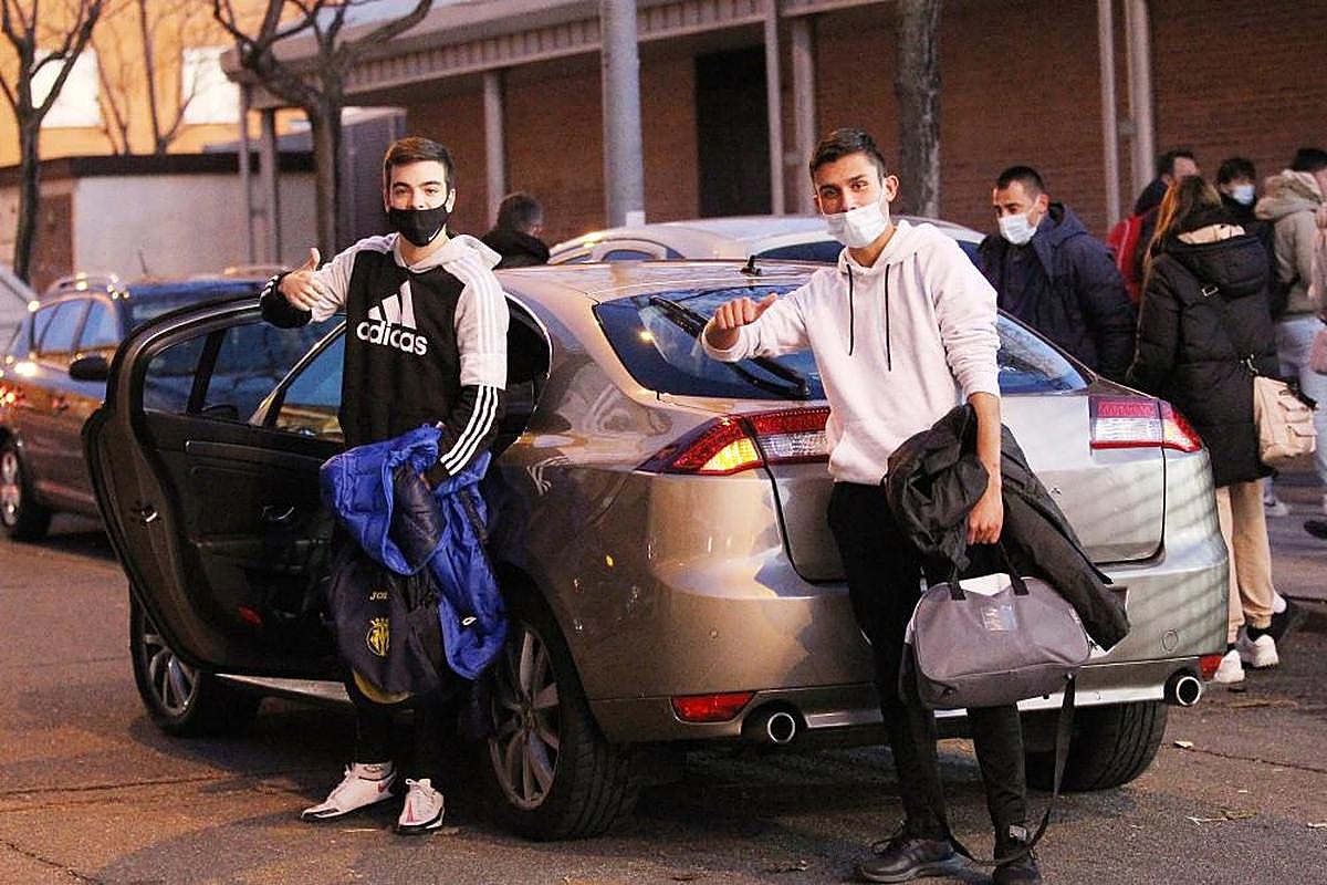 Carlos y Andrés, preparados para uno de sus viajes