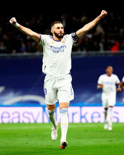 Benzema celebra el gol del triunfo blanco.