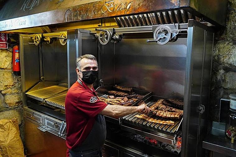 Ricas carnes a la brasa en las parrillas del Ruta de la Plata