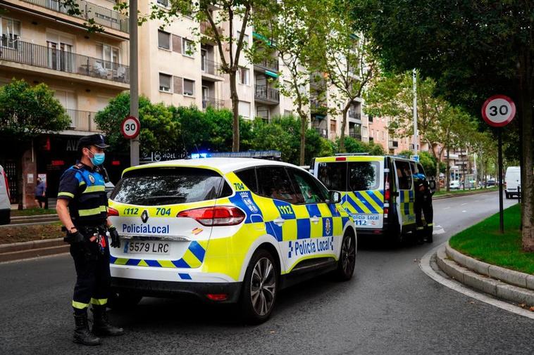 Patrullas de la Policía local en la avenida de Portugal