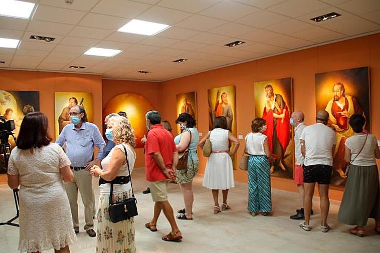 Exposición del nuevo conjunto iconográfico para la parroquia en la Casa del Arte.