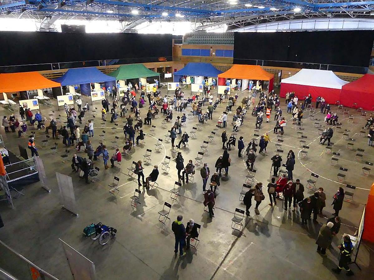 La pista principal del Multiusos durante la anterior campaña de vacunación masiva.