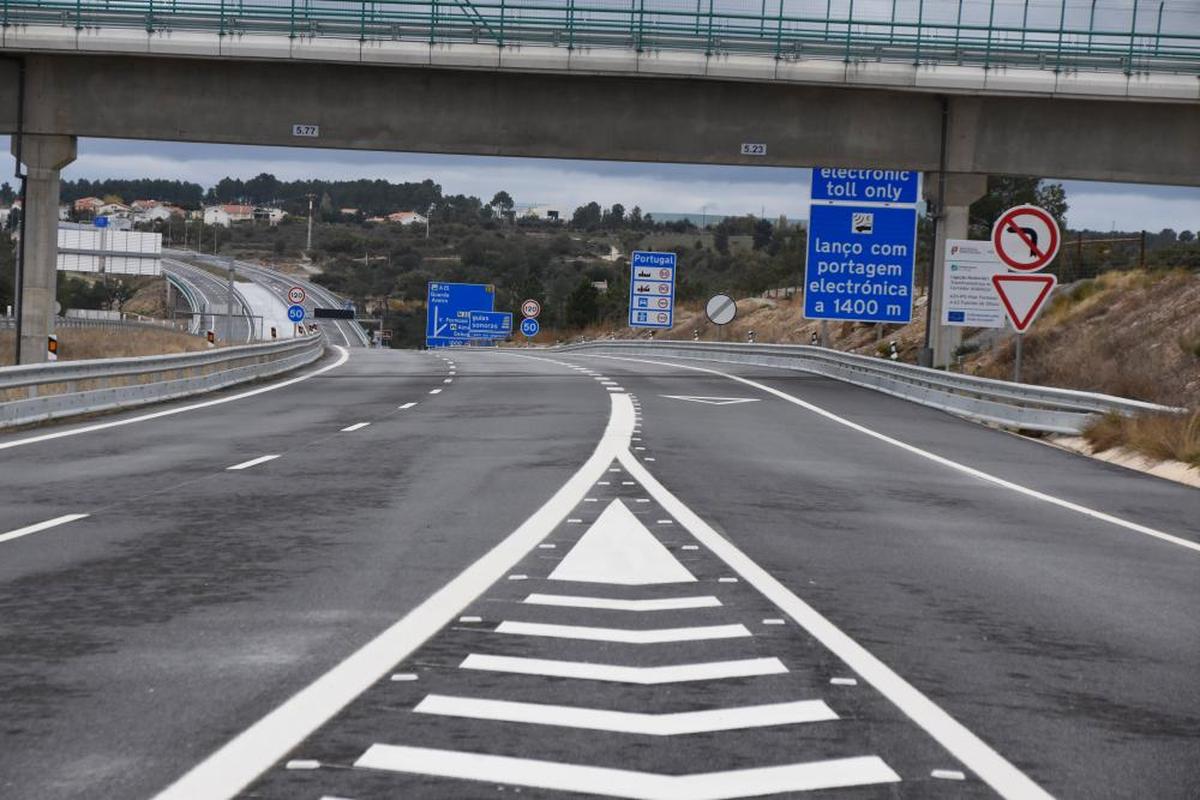 Señalización de autovía en el tramo del lado portugués en Vilar Formoso
