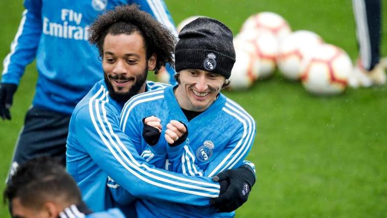 Marcelo y Modric, en un entrenamiento.