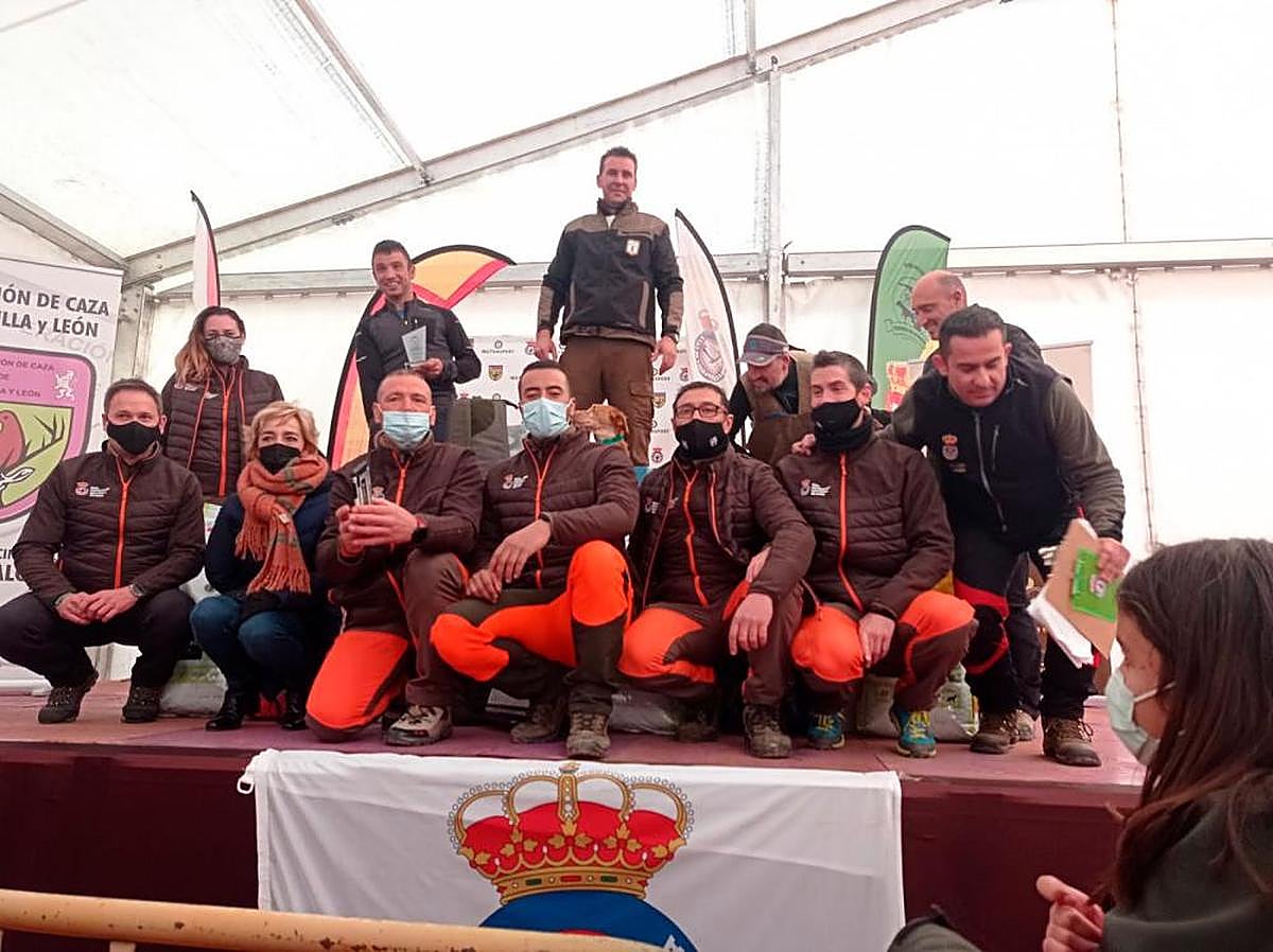 Los campeones y la organización del Campeonato de España de ‘Caza Menor con perro’.