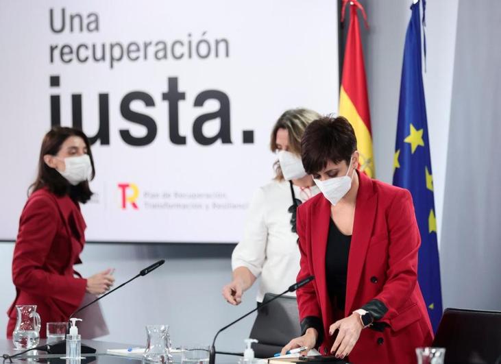 Pilar Llop, Teresa Ribera e Isabel Rodríguez tras el consejo de ministros