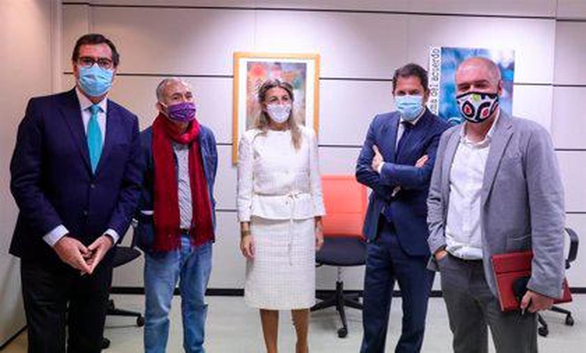 Antonio Garamendi, Pepe Álvarez, Yolanda Díaz, Gerardo Cuerva y Unai Sordo.