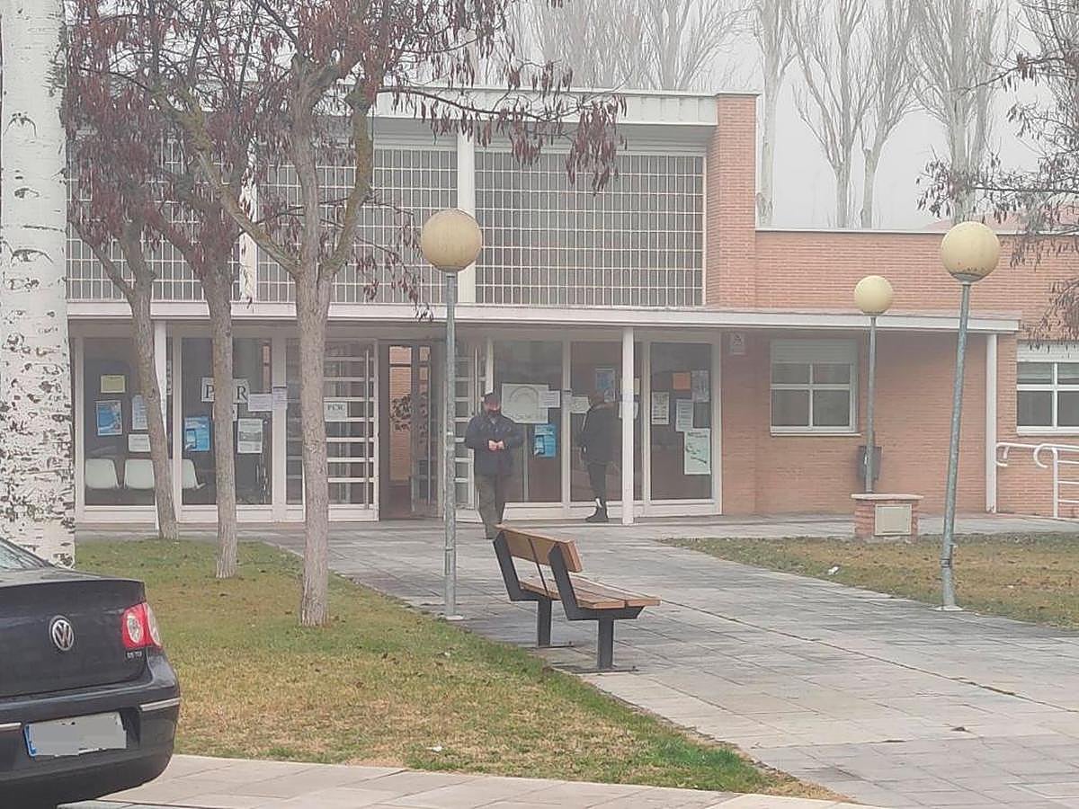 Entrada principal al centro de salud de Peñaranda.