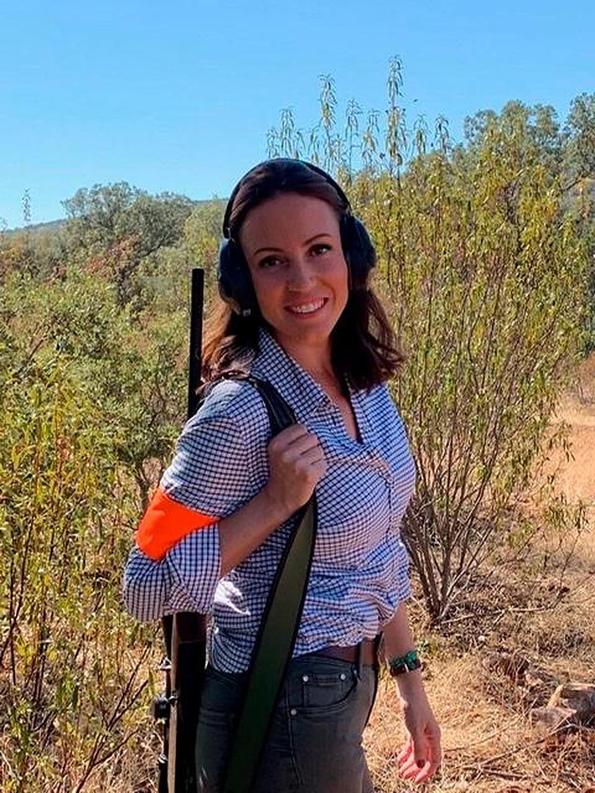 La autora del artículo, de caza.