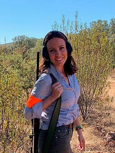 La autora del artículo, de caza.