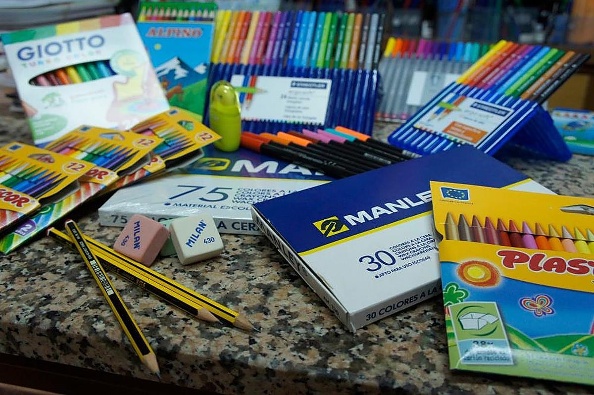 Las ayudas servirán para la compra de material escolar