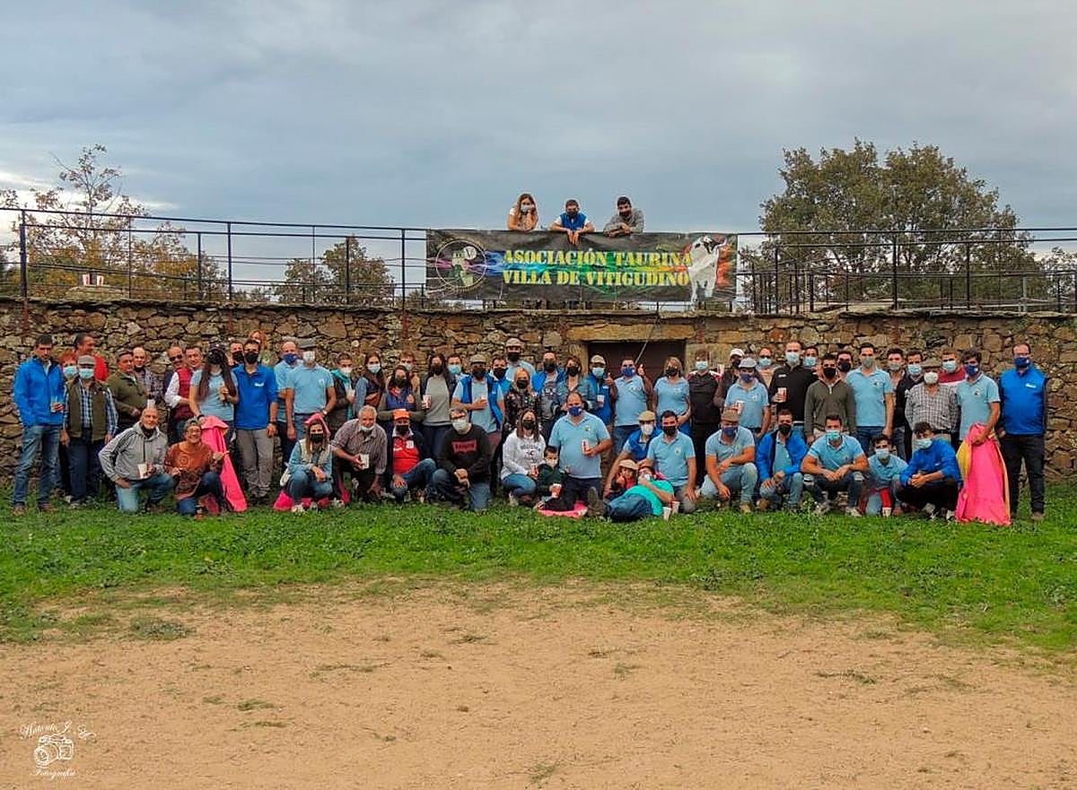 Multitudinario encuentro entre todos los socios de la asociación taurina “Villa de Vitigudino”