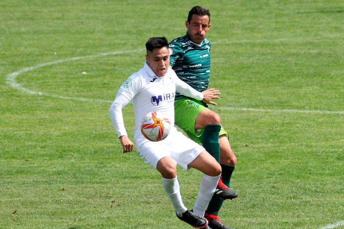 Gustavo, con la camiseta del Ribert en el encuentro ante el Guijuelo.