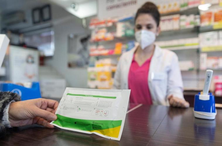 Un test de antígenos en una farmacia.