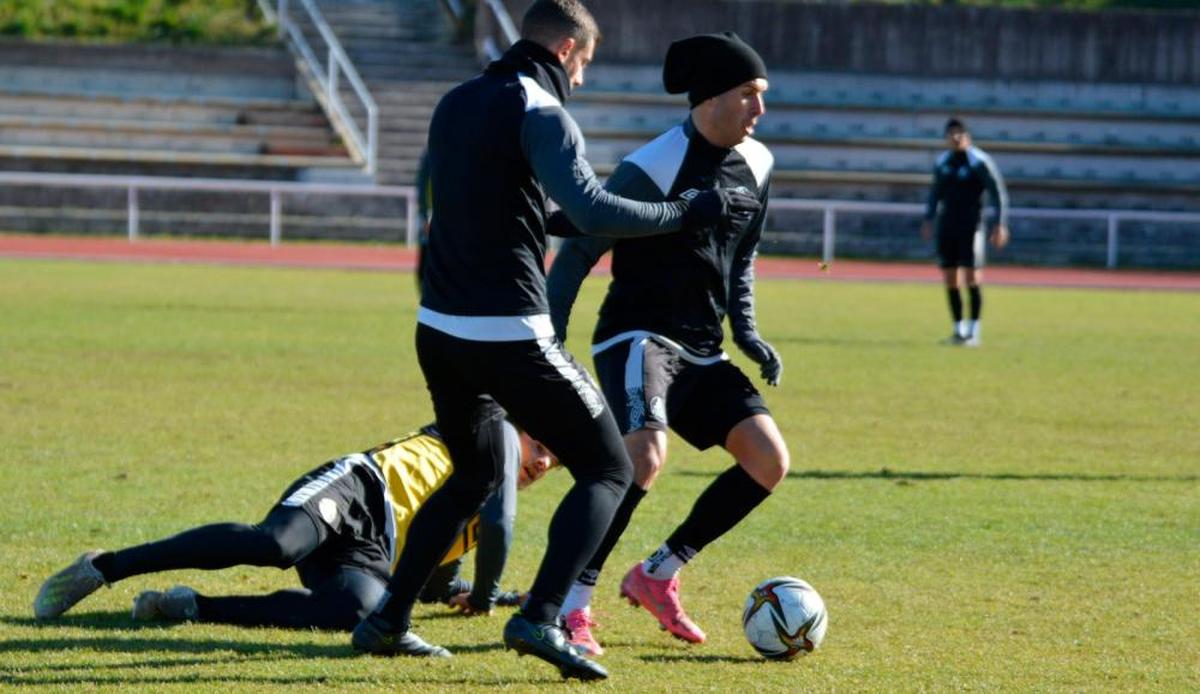 Adri Carrasco en un entrenamiento con su antiguo equipo, el Salamanca UDS.